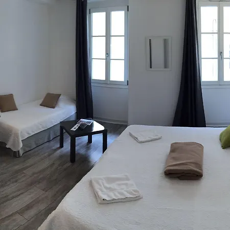 Le Petit Hotel