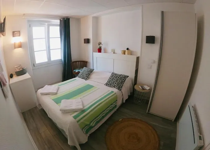 Le Petit 2* ביאריץ