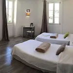Le Petit Hotel 2*