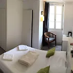 Le Petit Hotel 2*