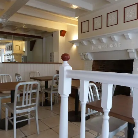Le Petit Hotel