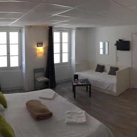 Le Petit Hotel