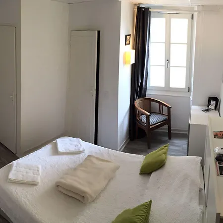 Le Petit Hotel 2*