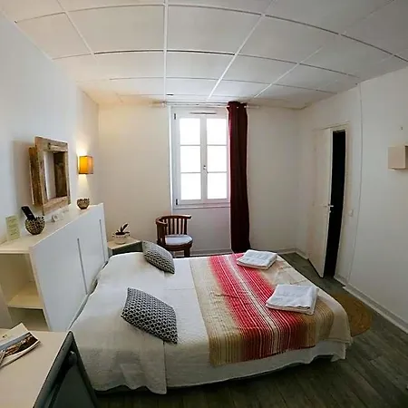 Le Petit Hotel