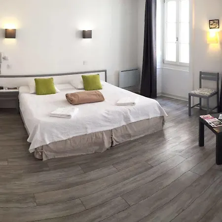 Le Petit Hotel