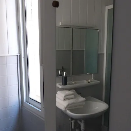 Le Petit Hotel 2*
