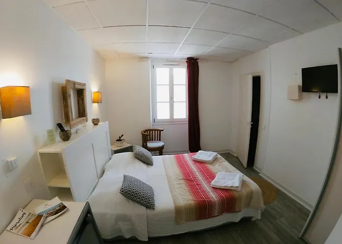 Le Petit 2* Biarritz